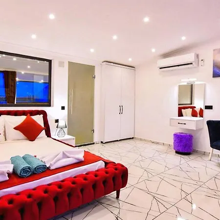 2 Bedroom With Private Pool דירה *